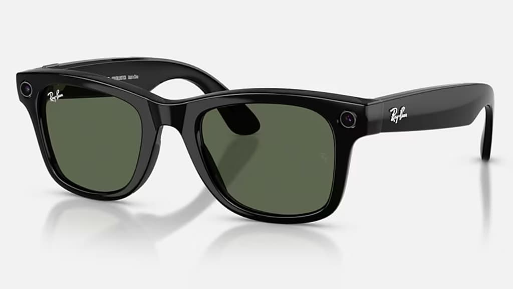Bilde av et par RayBan Wayfarer Generasjon 2 liggende på et hvit flate.
