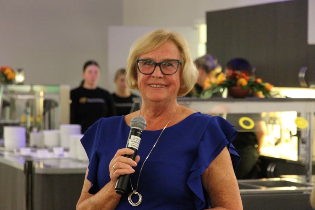 Portrettbilde av Solfrid under festmiddagen på Blindeforbundets landsmøte i september 2021.